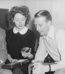 �A�j�^�E�I�f�B�ƃP���g��