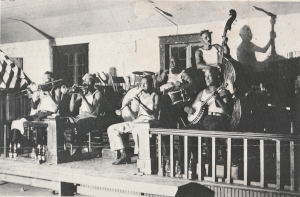 �j���[�I�����Y�ŉ��t����o���N�E�W�����\��