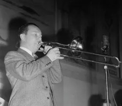 �g�r�[�E�^�C���[